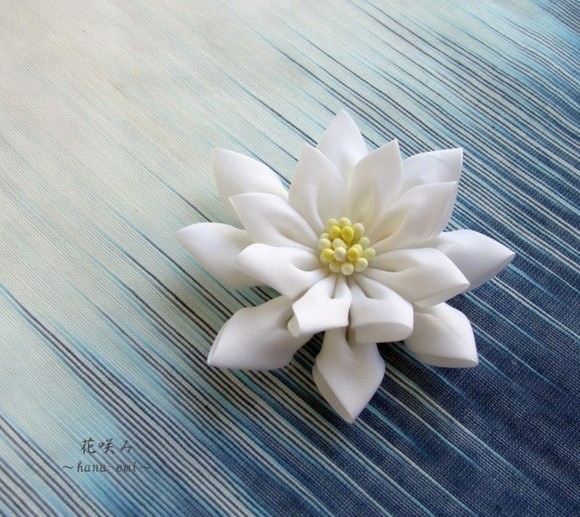 花咲み つまみ細工 クレマチスの髪飾り